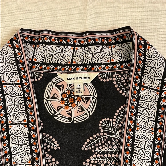 Max Studio Black Pink and White Patterned Kimono Jacket - Picture 6 of 9